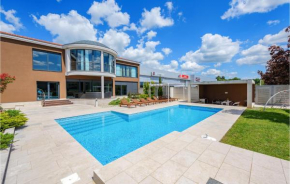 Stunning Home In Zminj